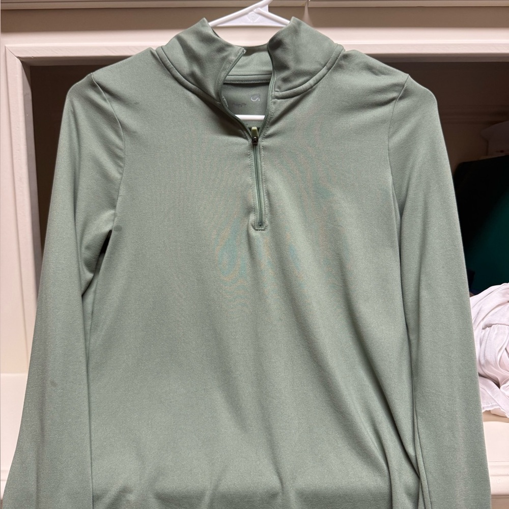 GAP XS Sage Green Activewear Top